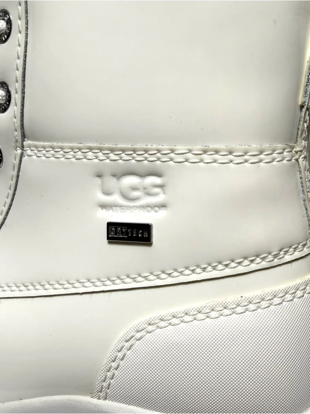 UGG Adirondack lll Patent Boot in All White Lace-Up Winter Ankle Boots | Size 6